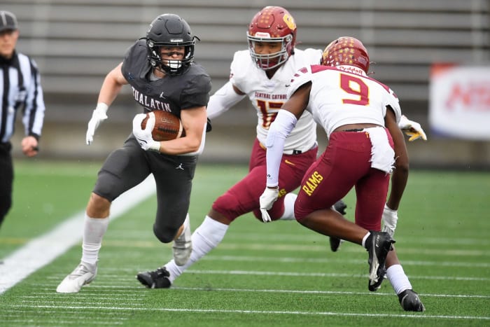 Tualatin.Central-Catholic.6A-football-final.Leon-Neuschwander.13